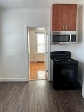 60-34 56th Rd in Queens, NY - Foto de edificio - Building Photo