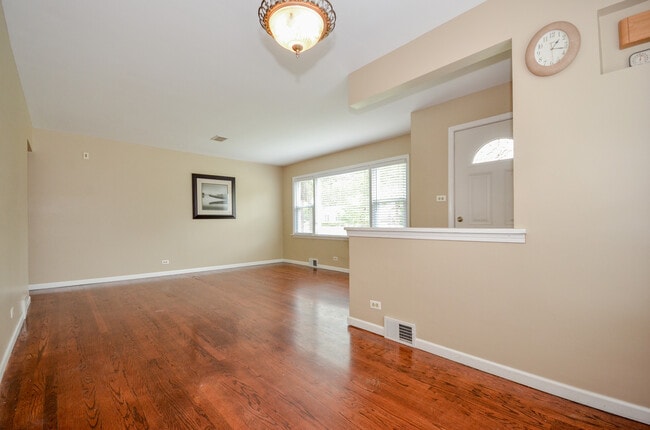 812 Highland Ave in Glen Ellyn, IL - Foto de edificio - Building Photo