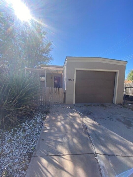 1014 Plaza Del Sol in Roswell, NM - Building Photo