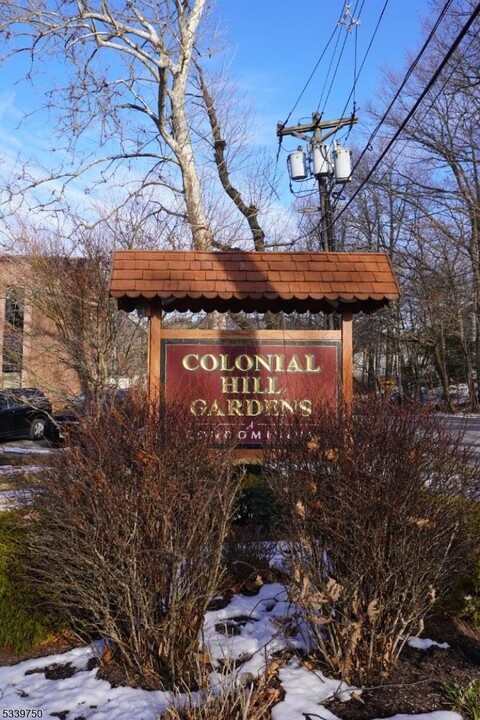 10 Colonial Dr in Little Falls, NJ - Building Photo