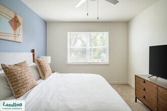 6225 Mobile Hwy, Unit A-1204 in Pensacola, FL - Foto de edificio - Building Photo