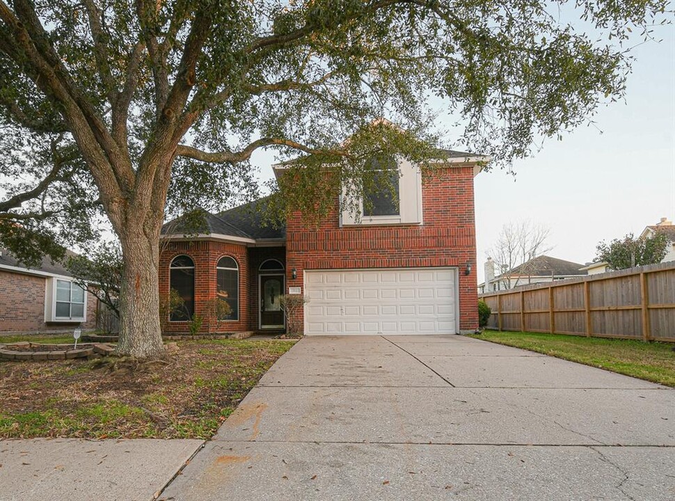 212 Rolling Springs Ln in Dickinson, TX - Building Photo