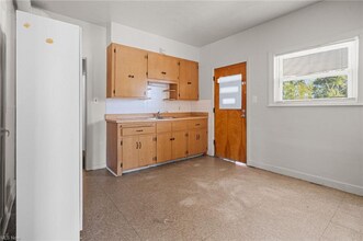 15300 Waterloo Rd in Cleveland, OH - Building Photo - Building Photo