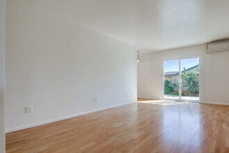 10248 Princess Sarit Way in Santee, CA - Building Photo - Building Photo