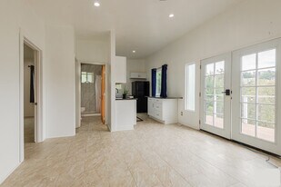3736 Buena Park Dr in Studio City, CA - Building Photo