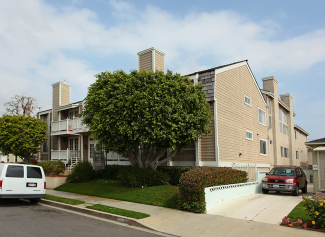 11970 Walnut Lane in Los Angeles, CA - Building Photo - Building Photo