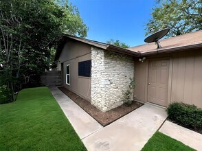 7600 St Amant Pl, Unit A in Austin, TX - Building Photo - Building Photo