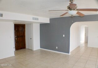 11220 Pony Soldier Ave in El Paso, TX - Foto de edificio - Building Photo