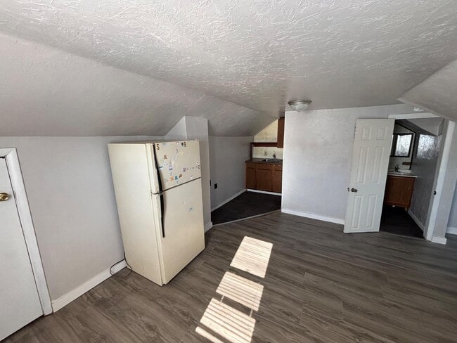 property at 211 N 5th Ave