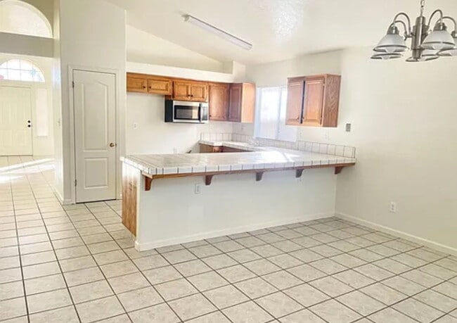5012 Greenville Ct in Bakersfield, CA - Building Photo - Building Photo