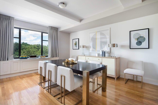 110 Central Park S in New York, NY - Building Photo - Building Photo