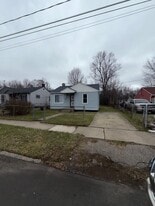 246 E York Ave in Flint, MI - Building Photo