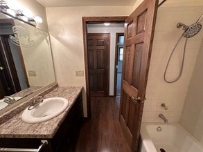 951 Velsen Rd in Howard, WI - Building Photo - Building Photo
