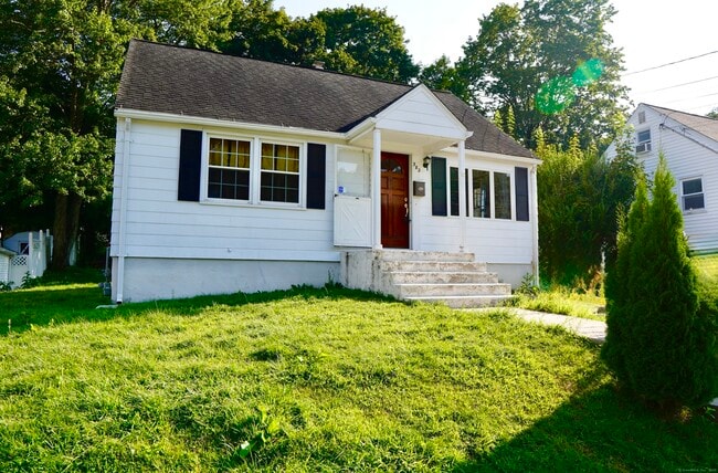382 Quinn St in Naugatuck, CT - Building Photo - Building Photo