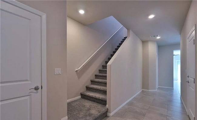 8324 S Miller Ln in Las Vegas, NV - Foto de edificio - Building Photo