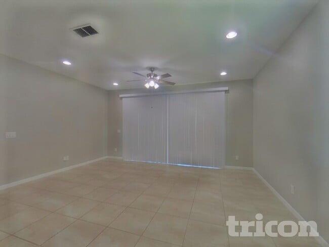 2316 Oxmoor Dr, Unit 324 in DeLand, FL - Building Photo - Building Photo