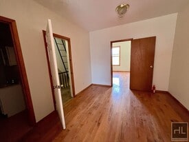 2.5BR 1BA Spacious Top Floor Sunny Stuyvesant Heights Townhouse, Unit 3 in Brooklyn, NY - Building Photo