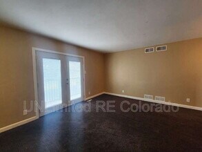 6650 E Arizona Ave in Denver, CO - Building Photo - Building Photo