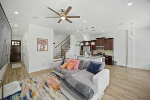 4402 McKinley St in Houston, TX - Building Photo