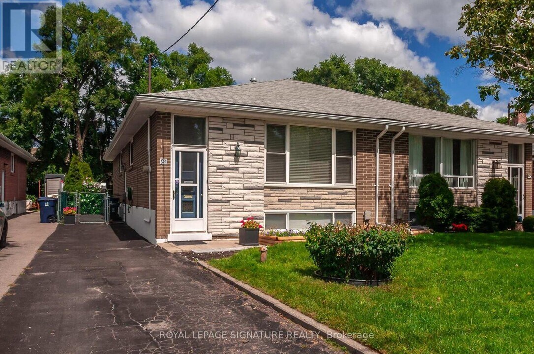 92 Fortrose Crescent in Toronto, ON - Building Photo