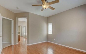 10585 Gambassi Ct in Las Vegas, NV - Building Photo - Building Photo