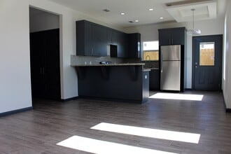 2713 S J St, Unit #3 in McAllen, TX - Foto de edificio - Building Photo