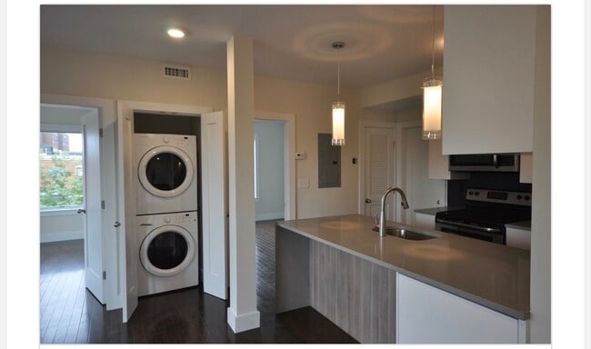 685 Massachusetts Ave, Unit 7 in Boston, MA - Building Photo - Building Photo