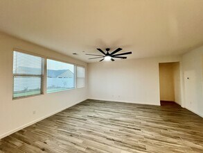 14405 Barbon Beck Ave in Bakersfield, CA - Building Photo - Building Photo
