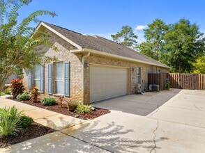 526 Camellia Ct in Freeport, FL - Foto de edificio - Building Photo