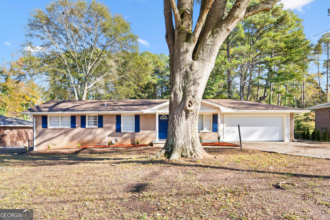 1386 Panola Rd in Stone Mountain, GA - Building Photo