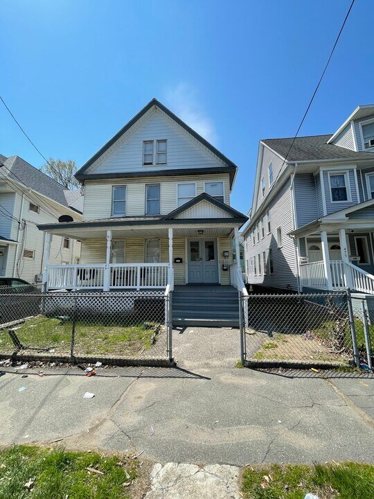 465-467 Wood Ave-Unit -467 3rd in Bridgeport, CT - Building Photo
