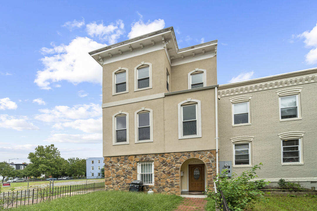 1633 Vermont Ave NW in Washington, DC - Building Photo