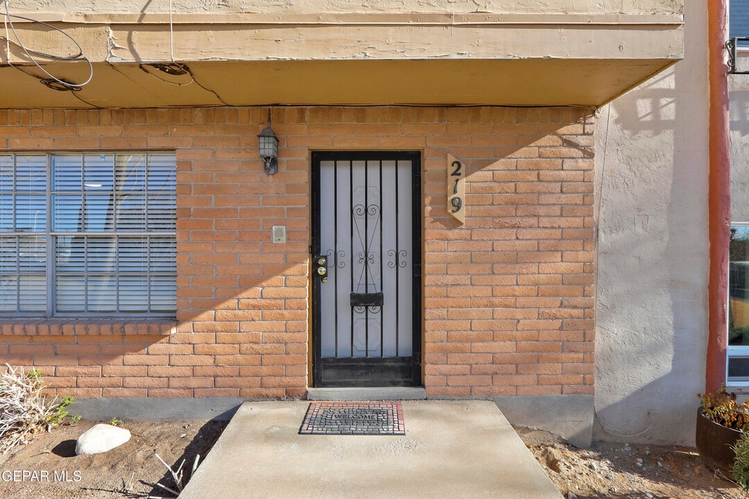 219 Maricopa Dr in El Paso, TX - Building Photo