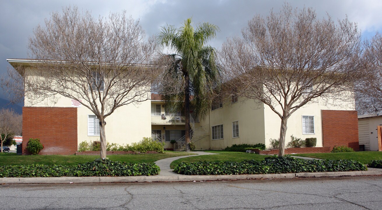 205-209 Sonora Dr in San Bernardino, CA - Building Photo