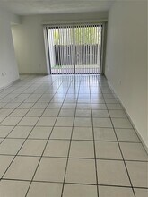 9431 Fontainebleau Blvd in Miami, FL - Building Photo - Building Photo