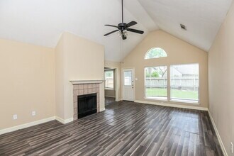18626 Droitwich Dr in Humble, TX - Building Photo - Building Photo