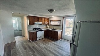 968 Plainfield St in Johnston, RI - Building Photo