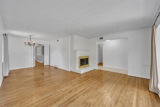 9401 Forestridge Dr in Dallas, TX - Building Photo - Building Photo