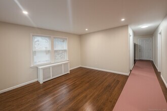 736 Howe Ave in Shelton, CT - Building Photo - Building Photo