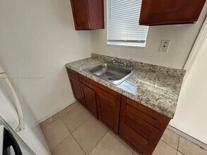 1270 NE 139th St in North Miami, FL - Building Photo - Building Photo