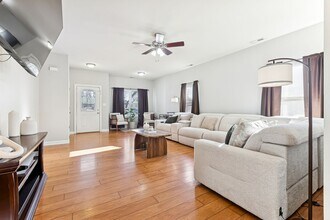 2421 Birch St in Norfolk, VA - Foto de edificio - Building Photo