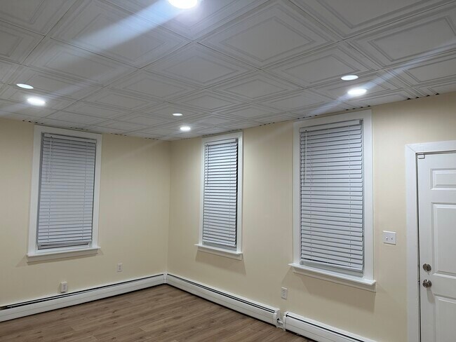 360 Copeland Ave in Lyndhurst, NJ - Building Photo - Building Photo