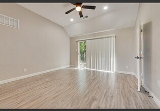 1803 Old Oak Dr in Arlington, TX - Building Photo - Building Photo