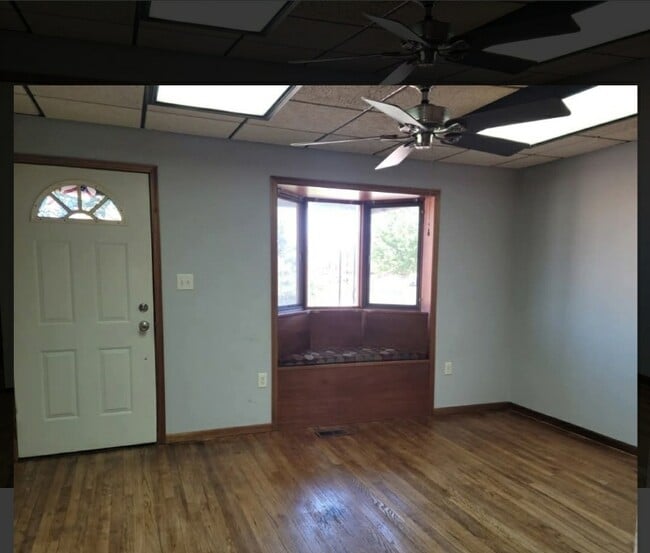 174 S Walnut St in Hoisington, KS - Building Photo - Building Photo