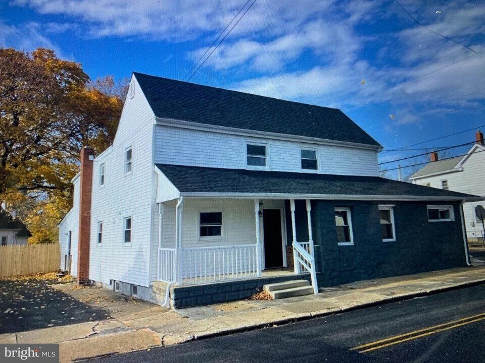 401 Blue Bell Rd in Monroe, NJ - Building Photo