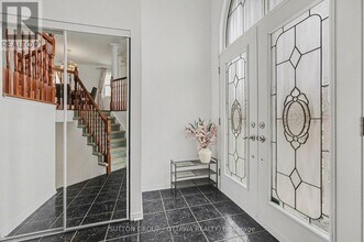 131 Oakfield Crescent in Ottawa, ON - Building Photo - Building Photo