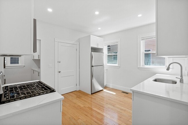 68 Bakersfield St, Unit 1