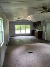196 Phoenix Dr in Anniston, AL - Foto de edificio - Building Photo