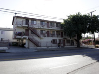 4066 Melrose Ave in Los Angeles, CA - Foto de edificio - Building Photo