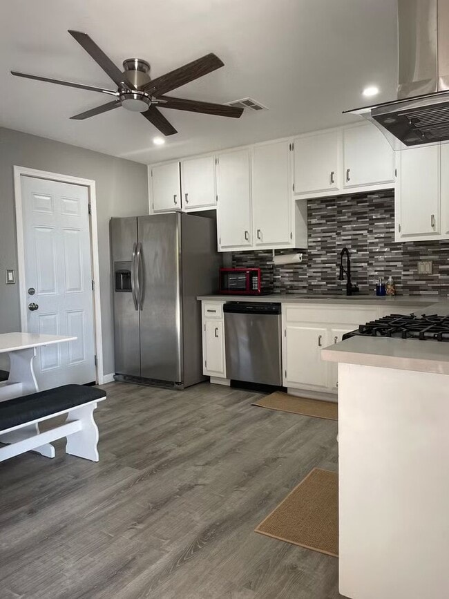 1600 N Sierra View St in Ridgecrest, CA - Foto de edificio - Building Photo